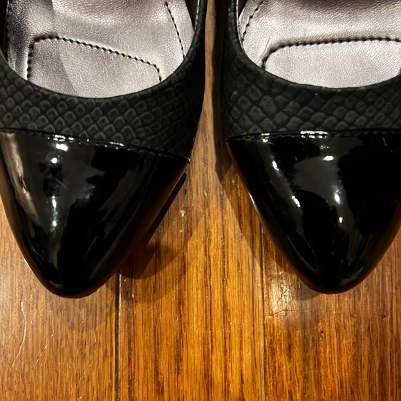 Calvin Klein pumps like new size 8 1/2 - Picture 5 of 8